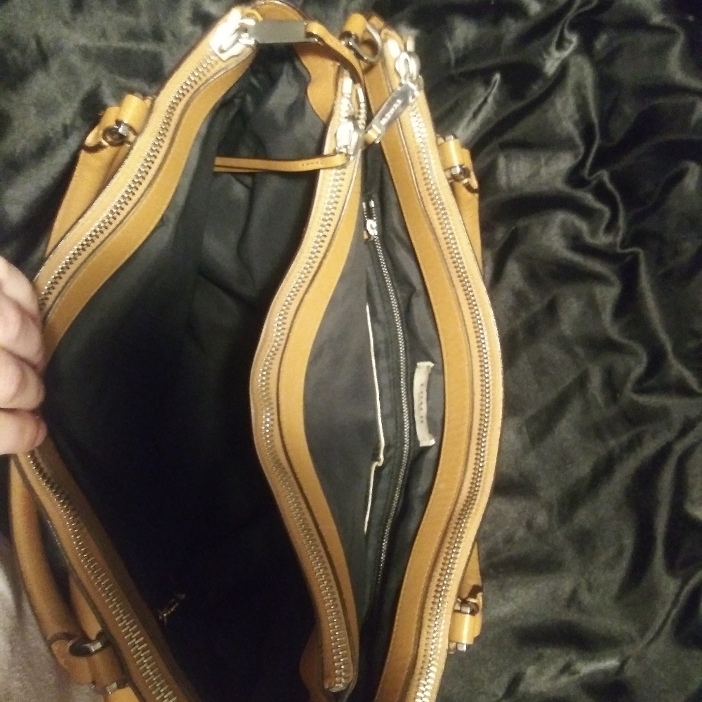 Coach purse - Picture 4 of 6